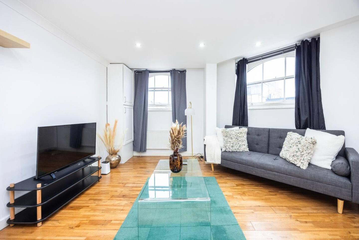 Ferienhaus Chic Steps From Liverpool Street