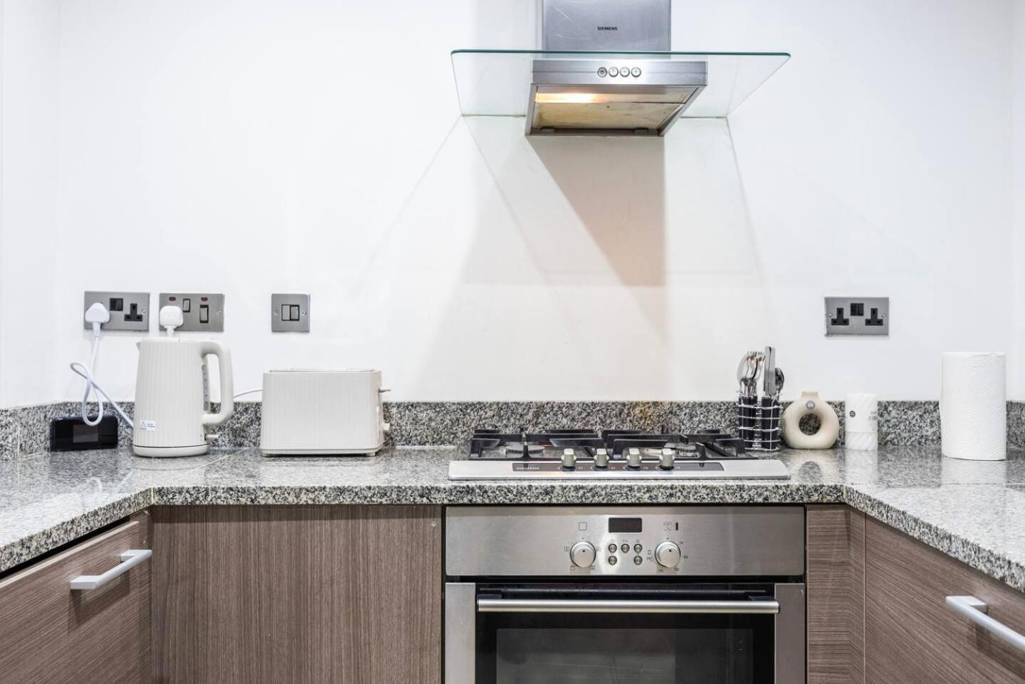 Chic Steps From Liverpool Street Ferienhaus London